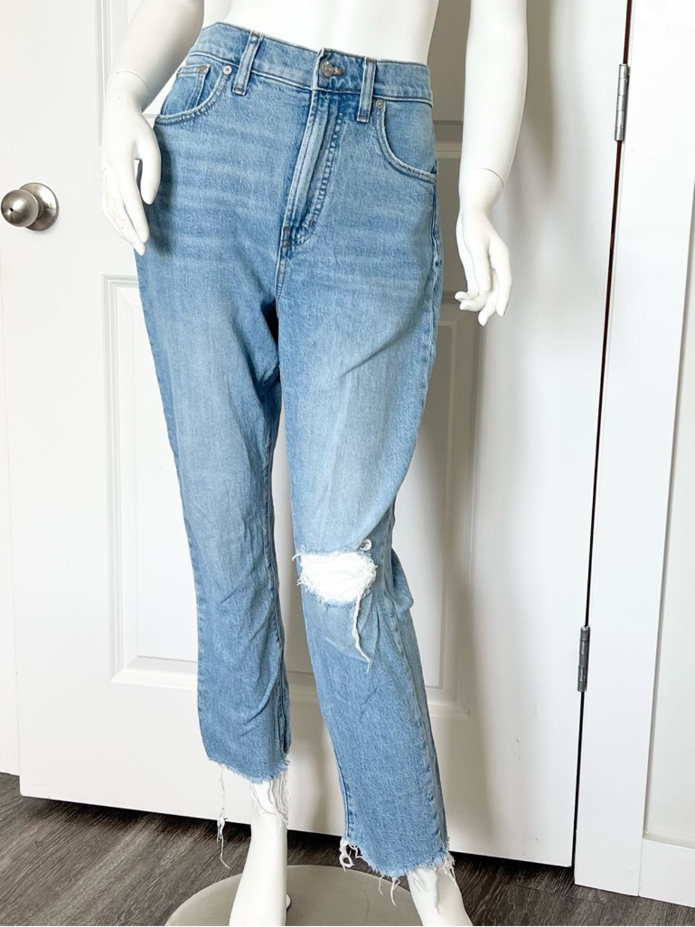 Madewell Perfect Vintage Straight Jeans Light Wash Distressed Raw Hem Size 28